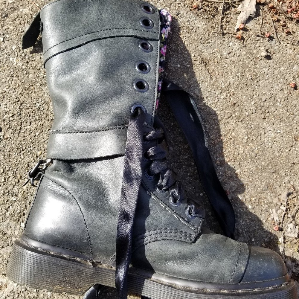 Dr. Marten Combat Boots (Triumph)